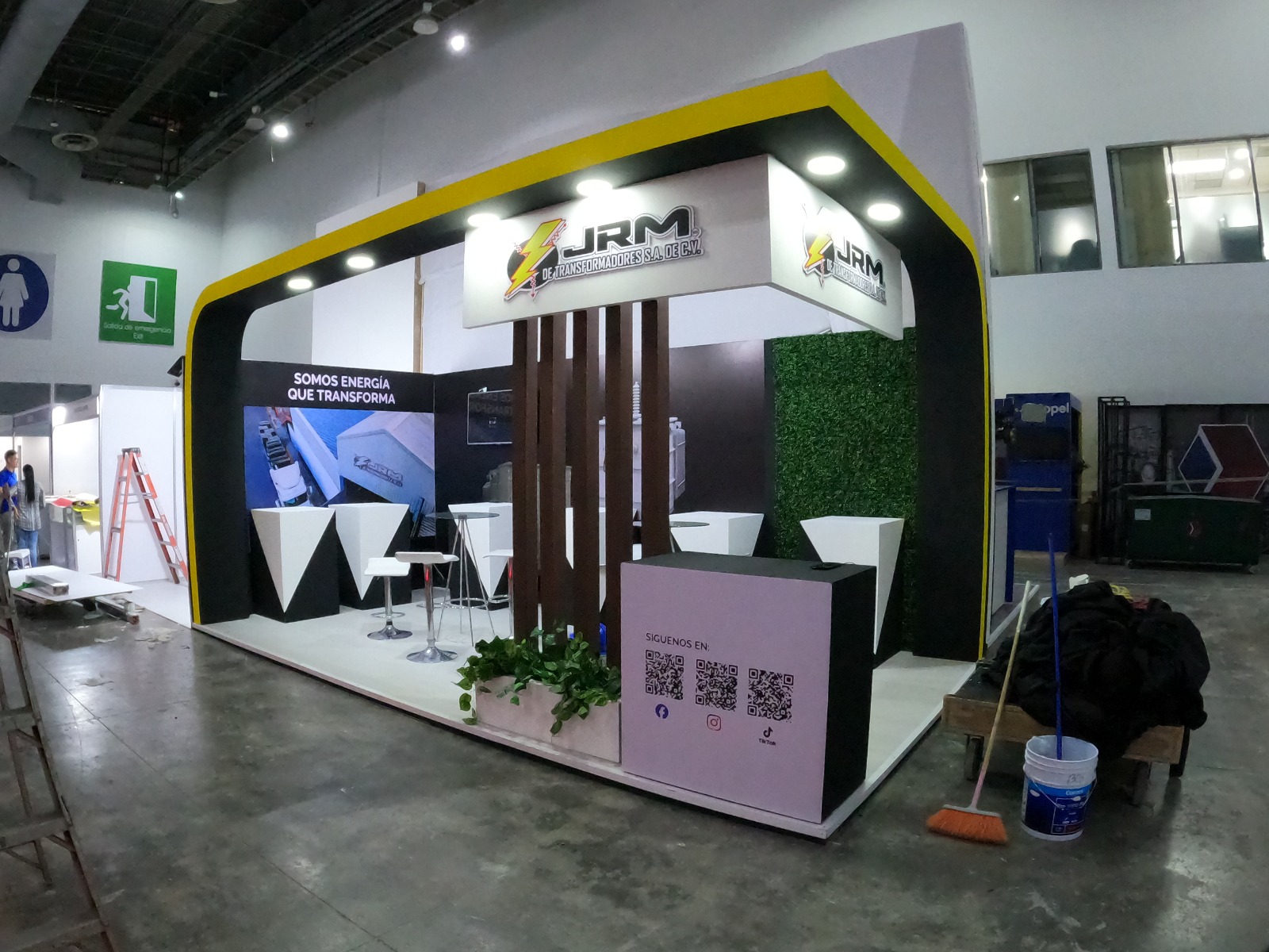 Stand moderno para exposición